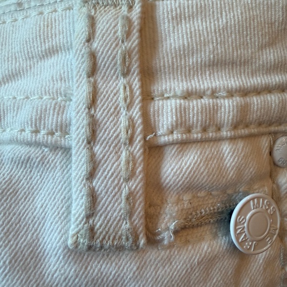 Miss Me White Denim Mid-Rise Shorts - Classic Casual Summer Style - Picture 9 of 14